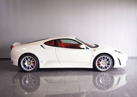 2006年　フェラーリF430(写真)