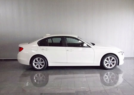 2012年　BMW328i(写真)