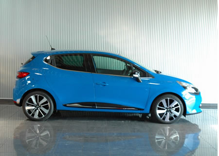 2013年　ルノールーテシアインテンス(写真)