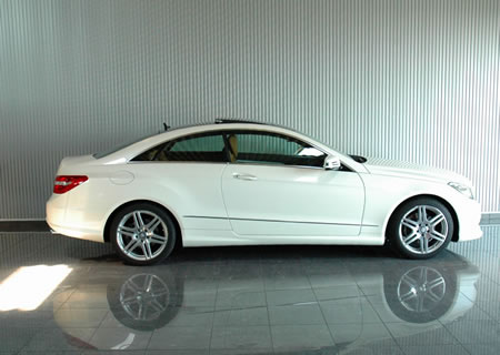 2010年　メルセデスベンツE350ク−ペ(写真)