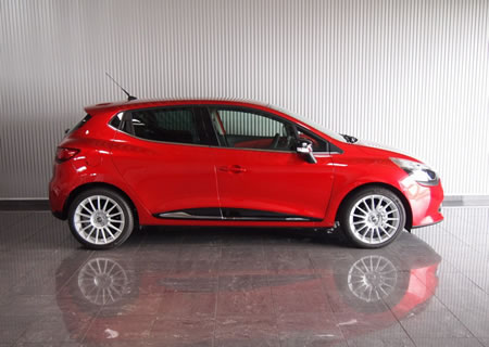 2014年　ルノールーテシアインテンス(写真)