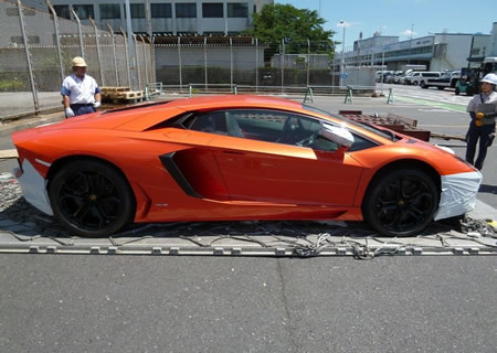 2013年　ランボルギーニ　アヴェンタドール(写真)