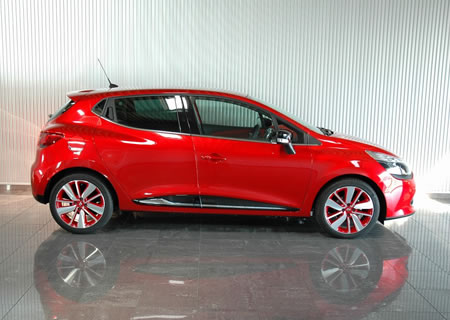 2013年　ルノールーテシアインテンス(写真)