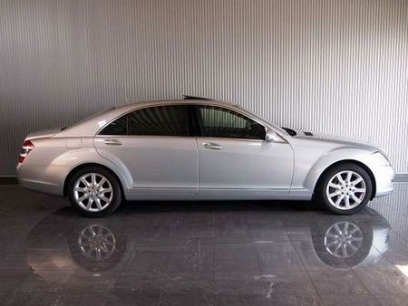 2007年 メルセデスベンツ S550ロング(写真)