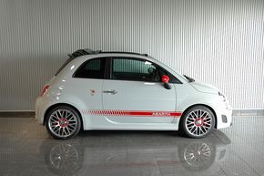 2014年 アバルト 595Cツーリズモ