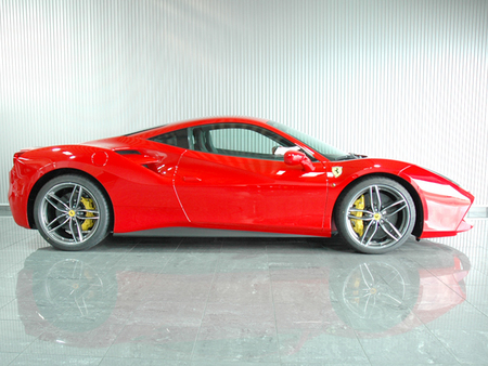 2016年 新車フェラーリ488GTB EU仕様(写真)