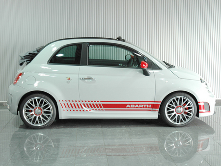 2013年 アバルト 595Cツーリズモ(写真)