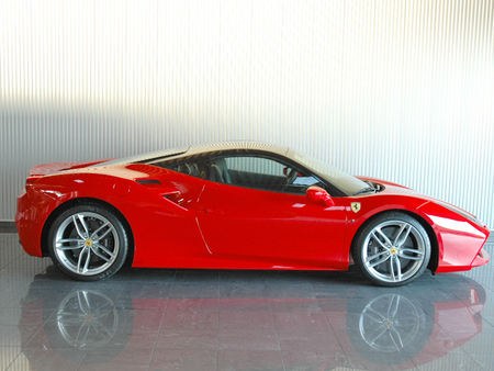 2016年 フェラーリ488GTB EU仕様(写真)