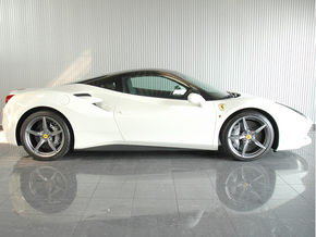 2016年 新車フェラーリ488GTB EU仕様