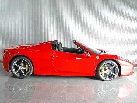 2012年 フェラーリ458スパイダーEU仕様(写真)