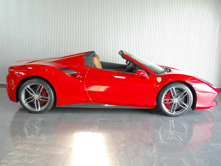 2016年 新車フェラーリ488スパイダーEU仕様(写真)