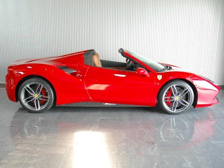 2016年 フェラーリ488スパイダーEU新車並行(写真)