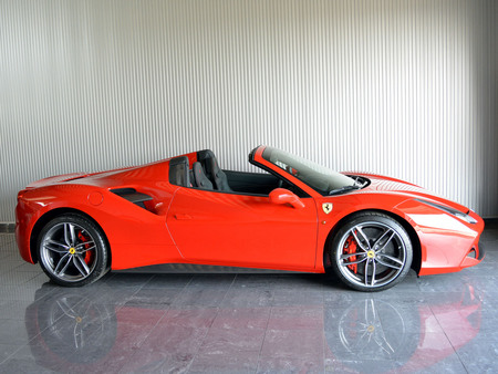 2018年 新車フェラーリ488スパイダーEU仕様(写真)