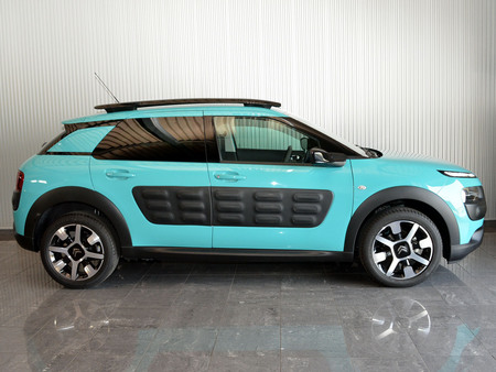 2016年 シトロエンC4カクタス(写真)