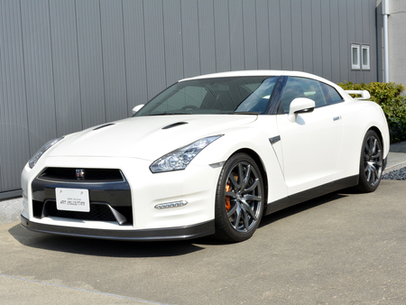 2012年 日産GTRブラックエディション(写真)