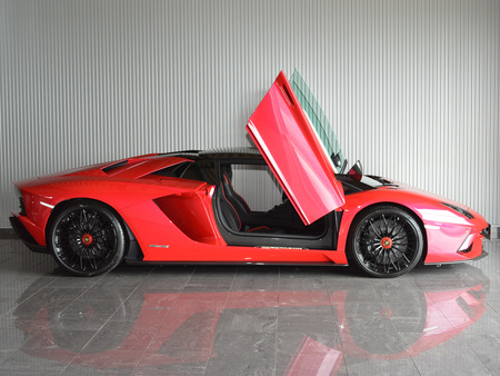 2018年　ランボルギーニ アヴェンタドールＳロードスター(写真)