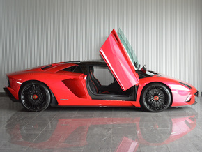 2018年　ランボルギーニ アヴェンタドールＳロードスター