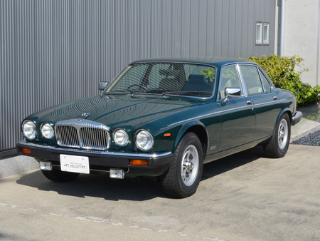 1991年　ダイムラーダブルシックス(写真)