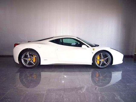 2011年 フェラーリ458イタリア EU仕様(写真)